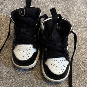 Jordan’s kids Black and White Sneakers